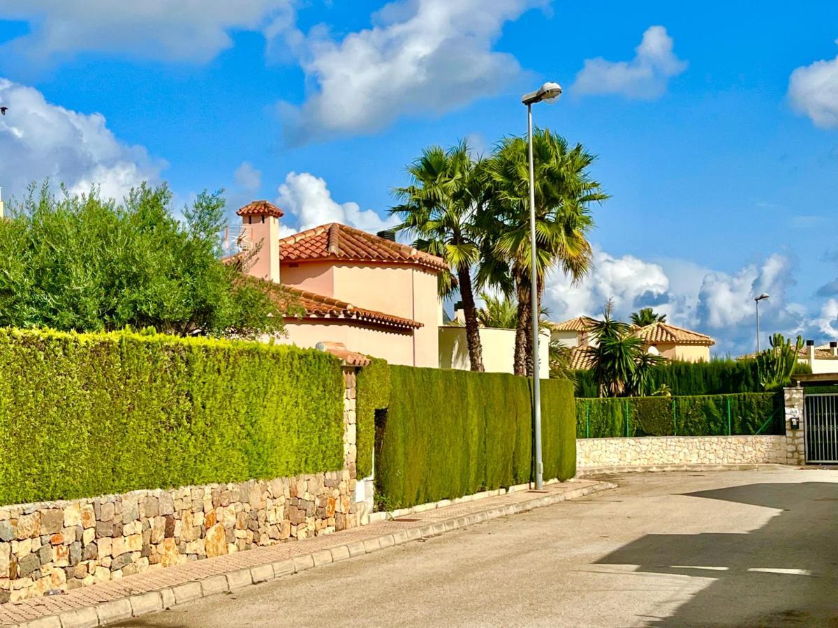 Villa Con Jardin En Oliva Nova Golf A 100M De La Playa Bagian luar foto